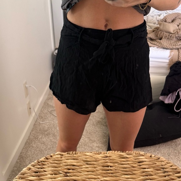 Women's Black chiffon dress shorts with tie - Picture 2 of 4